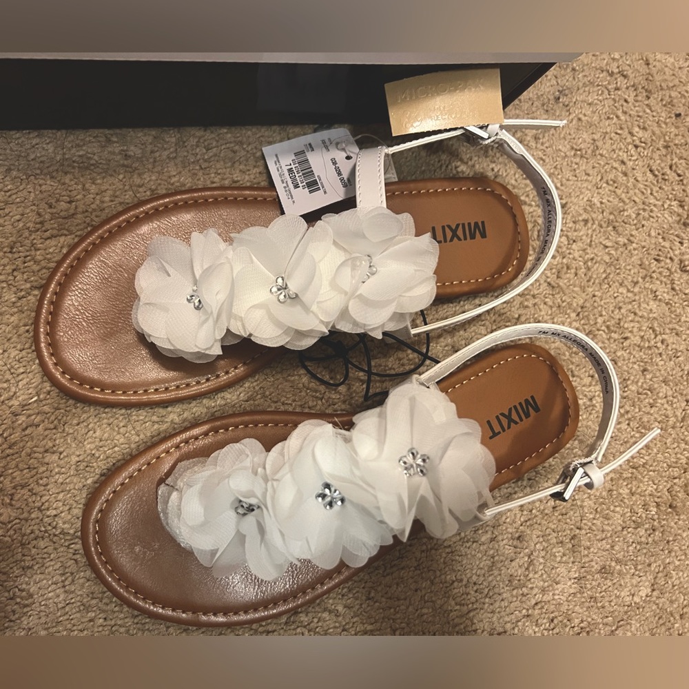 White flower sandals